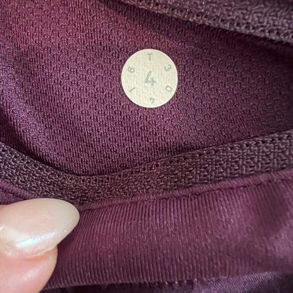 Lululemon Speed Short 4-way Stretch 2 1/2" in Darkest Magenta Womens 4 - Picture 7 of 7